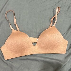 Like New Victoria’s Secret wireless bra 36B Peach Nude Color lightly padded